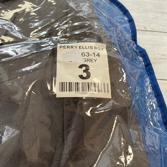 Perry Ellis Little Boy's 5-Piece Shirt, Tie, Jacket, Vest and Pants Suit Set - Picture 3 of 6